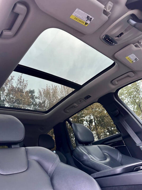 2016 Volvo XC90 T6 Momentum