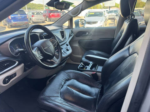 2017 Chrysler Pacifica Touring-L