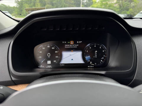 2021 Volvo XC90 T6 Momentum 7-Passenger