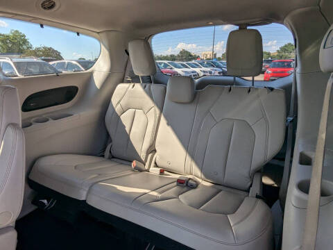 2017 Chrysler Pacifica Touring-L Plus