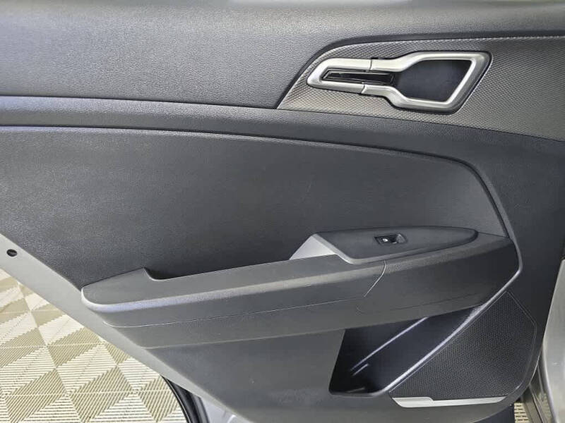 2023 Kia Sportage Hybrid LX