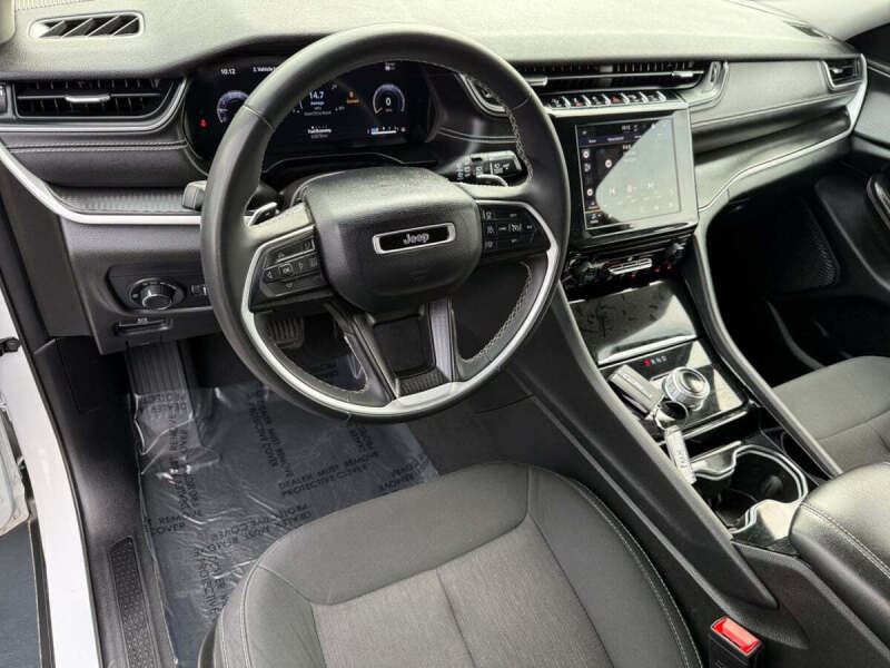 2023 Jeep Grand Cherokee Laredo