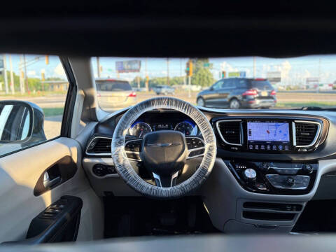 2017 Chrysler Pacifica Touring-L