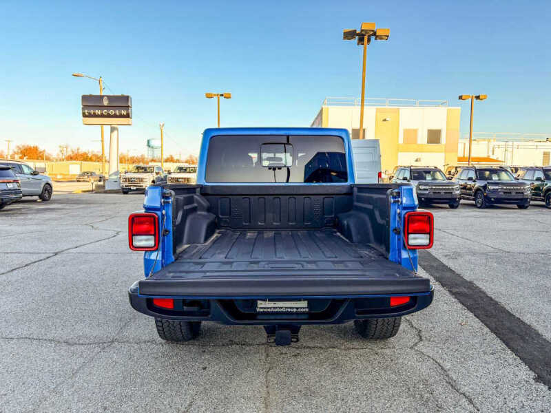 2025 Jeep Gladiator NightHawk