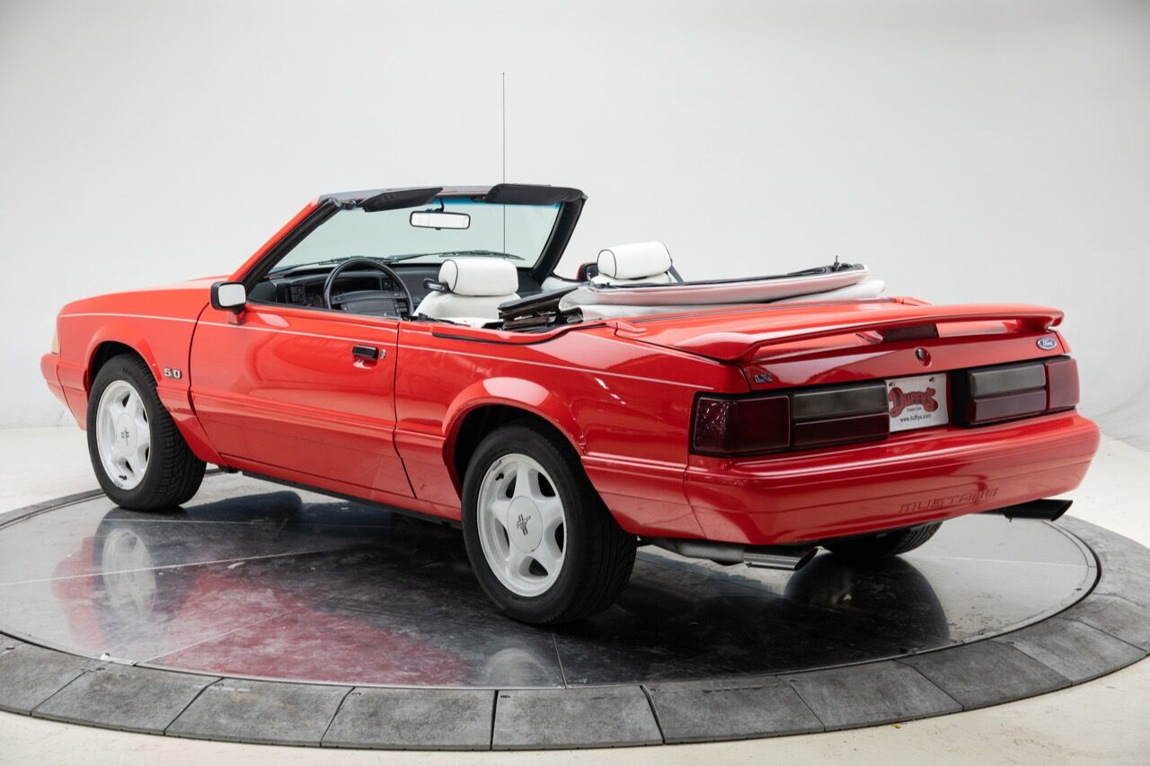 1992 Ford Mustang 25