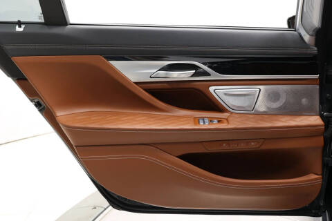 2022 BMW 7 Series M760i xDrive