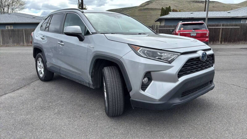 2020 Toyota RAV4 Hybrid XLE