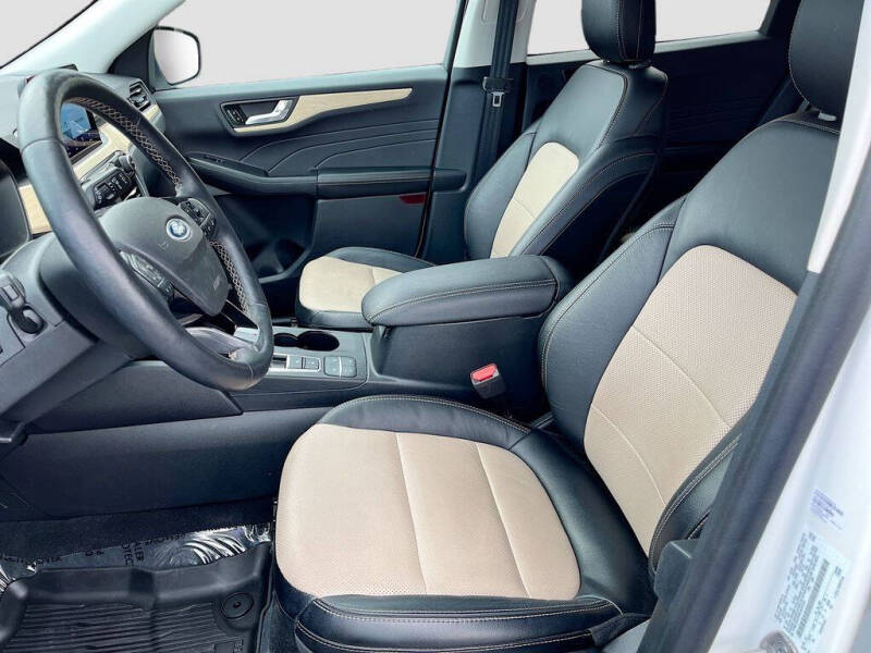 2022 Ford Escape Titanium
