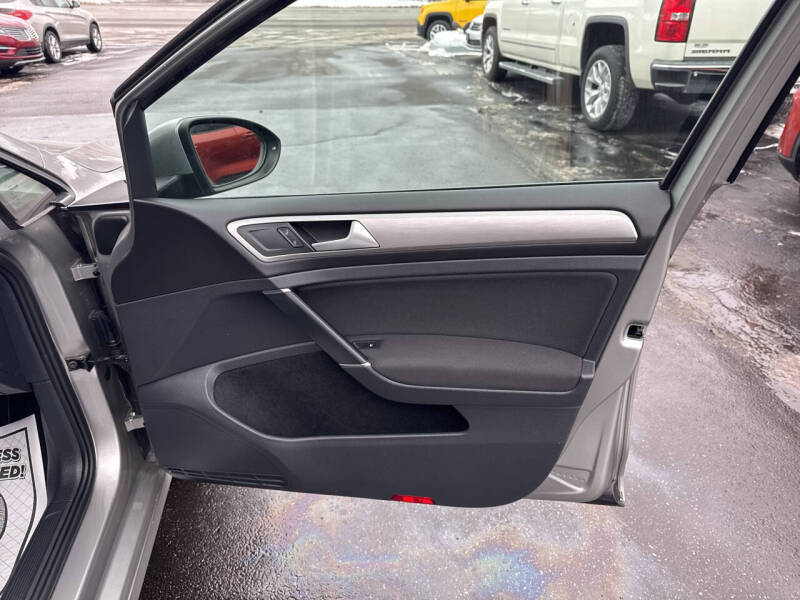 2017 Volkswagen Golf TSI S