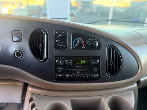 2004 Ford E-Series E-350 SD XLT