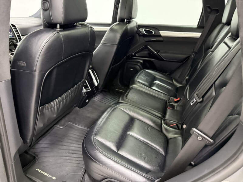 2016 Porsche Cayenne GTS