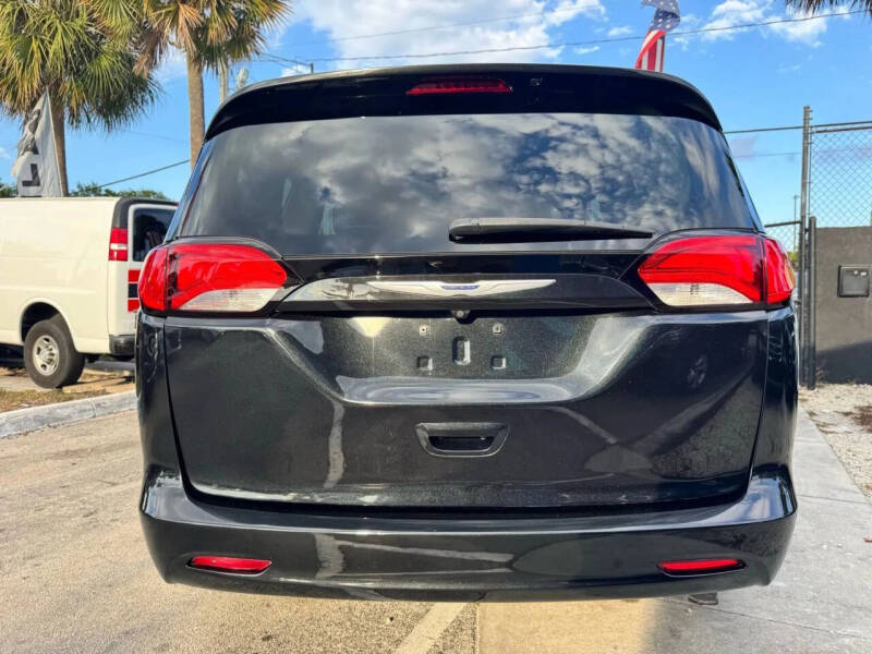2020 Chrysler Voyager LXi