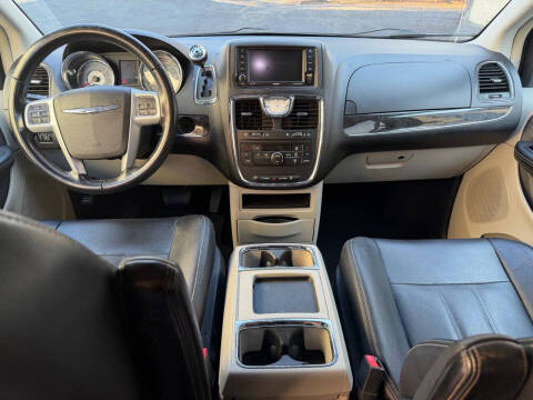 2014 Chrysler Town and Country Touring