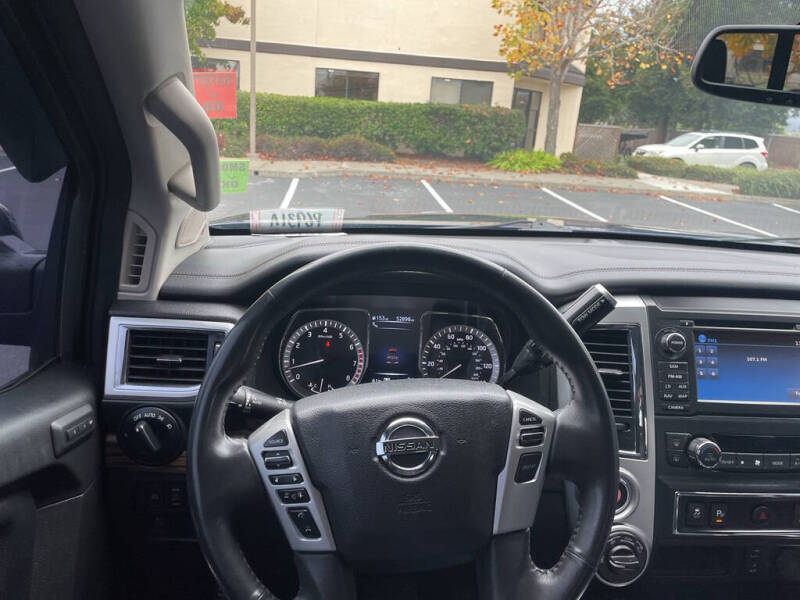 2017 Nissan Titan SL