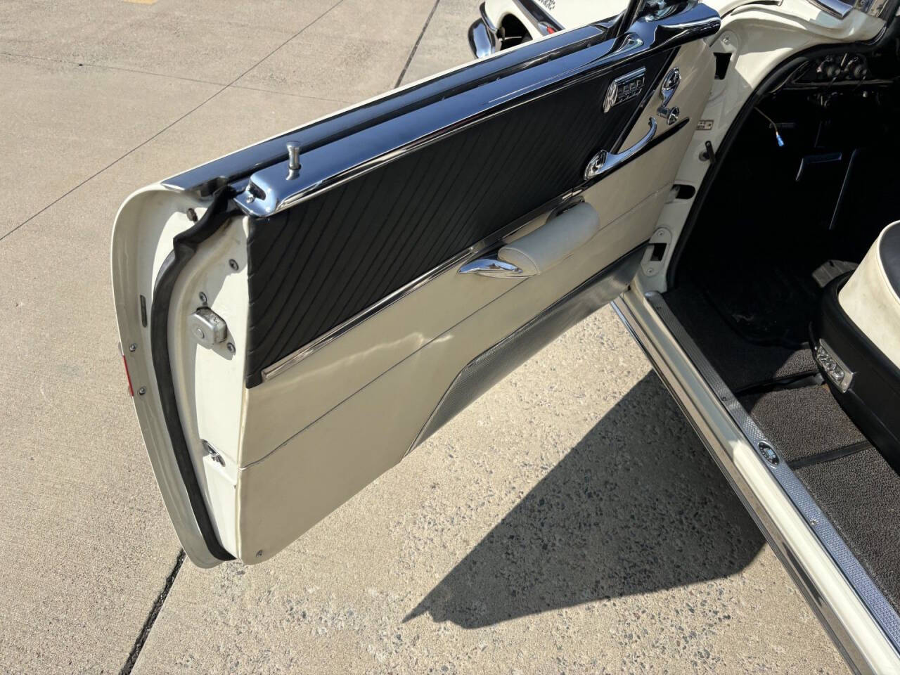 1957 Pontiac Bonneville 23