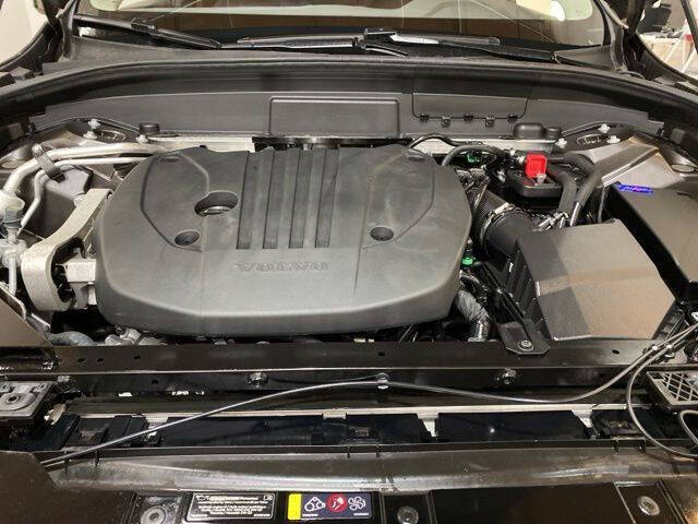 2025 Volvo XC60 B5 Core Dark Theme