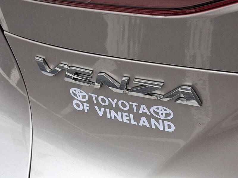 2022 Toyota Venza LE