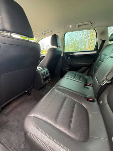 2016 Volkswagen Touareg VR6 Lux