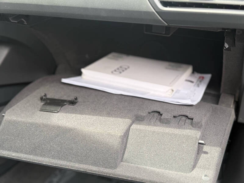 2019 Audi e-tron quattro Premium Plus