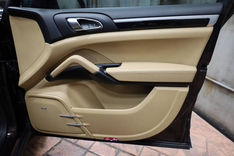 2014 Porsche Cayenne Platinum