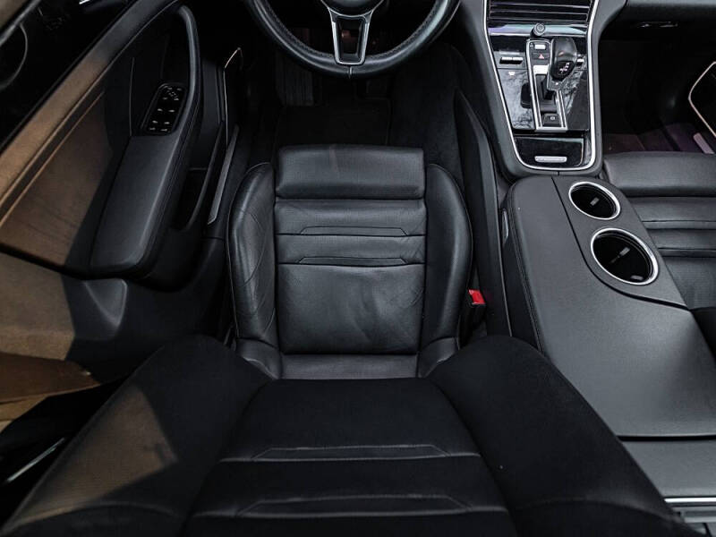 2017 Porsche Panamera 4