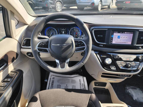 2022 Chrysler Voyager LX