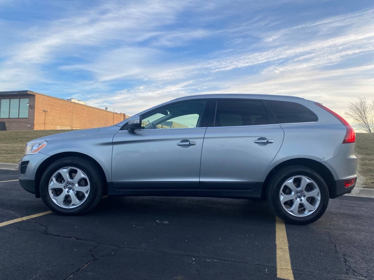 2011 Volvo XC60 for sale at Ideal Cars LLC in Skokie, IL