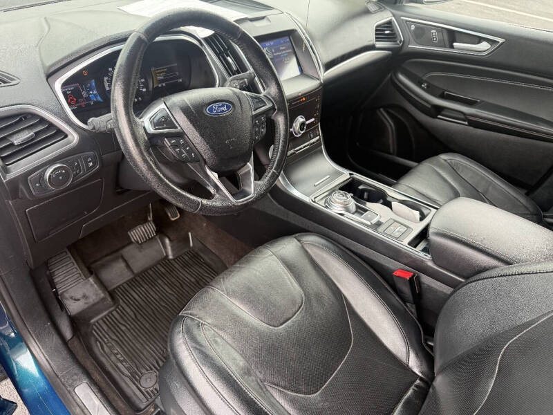 2020 Ford Edge Titanium