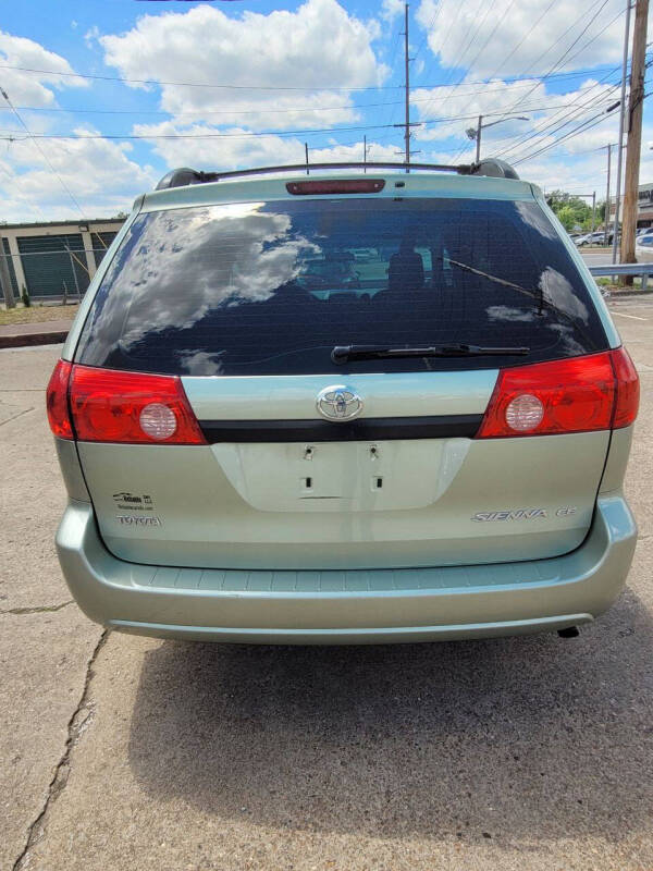 Image 4 of 2009 Toyota Sienna CE 7-Passenger