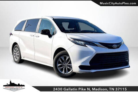 2024 Toyota Sienna LE 8-Passenger