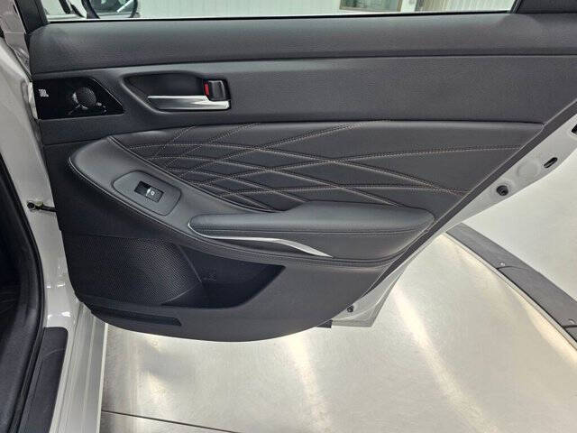 2022 Toyota Avalon Hybrid Limited