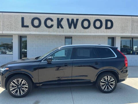 2022 Volvo XC90 T6 Momentum 7-Passenger