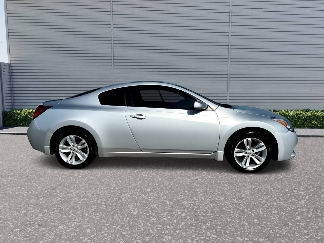 View vehicle photo 3