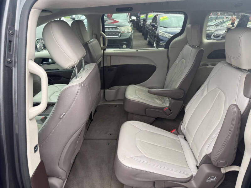 2017 Chrysler Pacifica Touring Plus