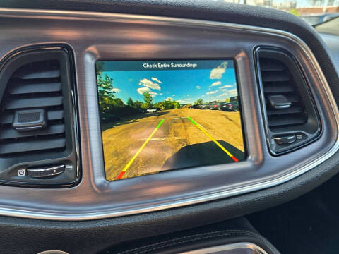 2017 Dodge Challenger 392 HEMI Scat Pack Shaker