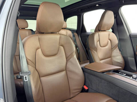 2022 Volvo XC60 Recharge T8 Inscription Expression