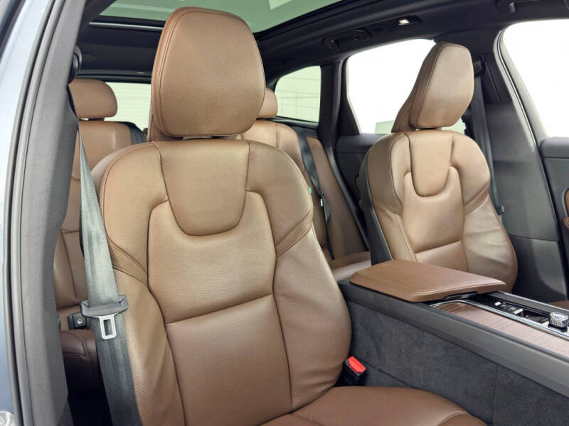 2022 Volvo XC60 Recharge T8 Inscription Expression