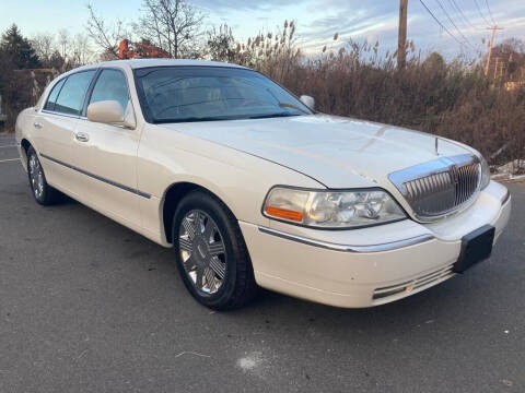 2003 Lincoln Town Car for sale at KOB Auto SALES in Hatfield PA