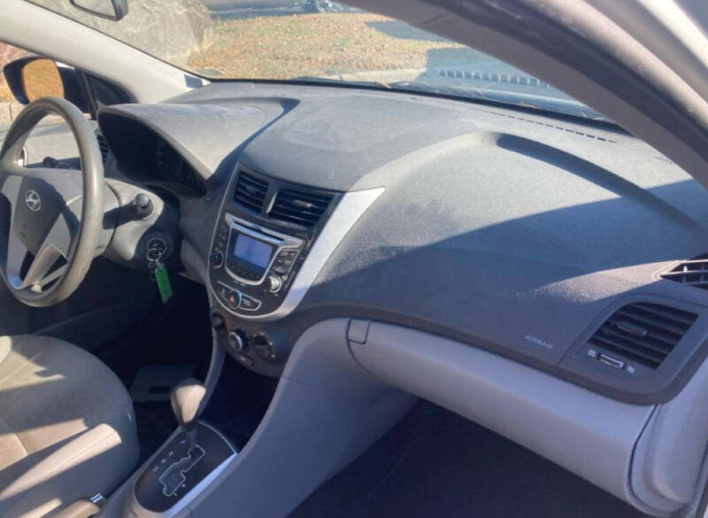 2012 Hyundai Accent GLS