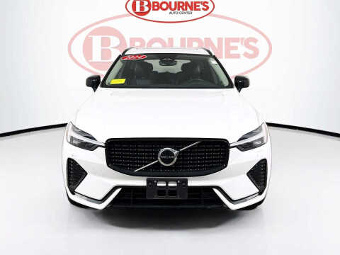 2024 Volvo XC60 B5 Core Dark Theme