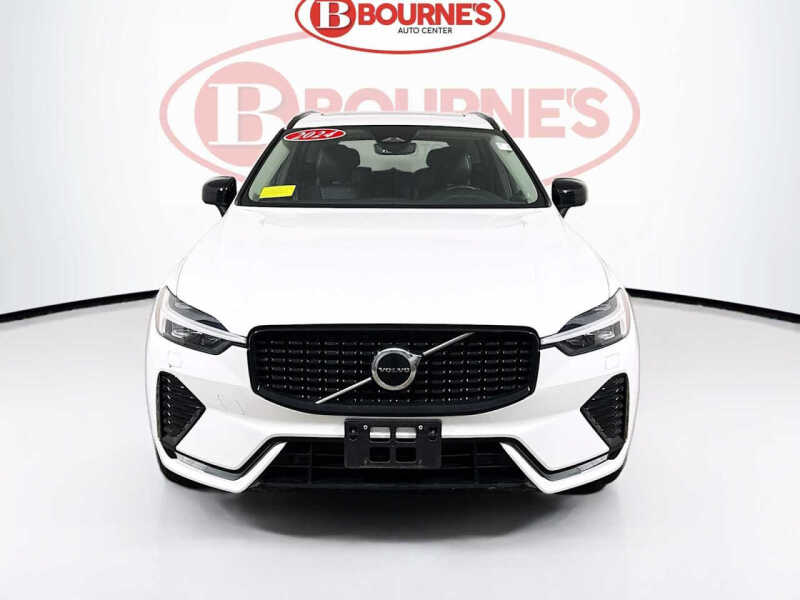 2024 Volvo XC60 B5 Core Dark Theme