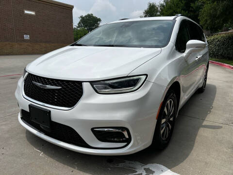 2021 Chrysler Pacifica for sale at International Auto Sales in Garland TX