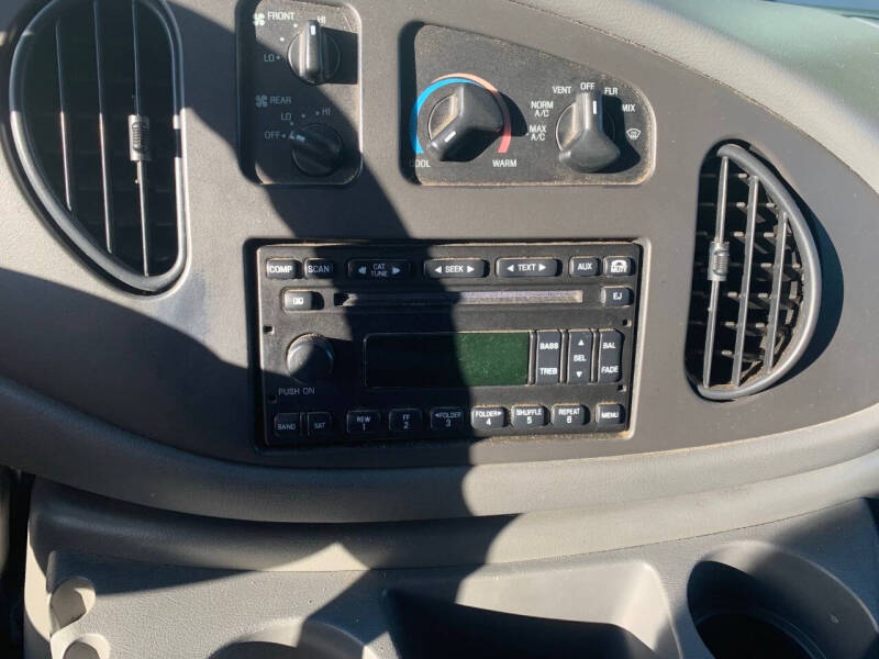 2005 Ford E-Series E-350 SD XLT