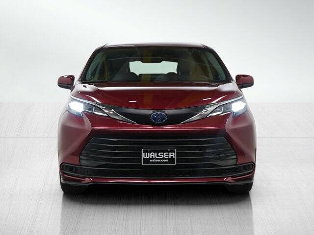 2024 Toyota Sienna LE 8-Passenger