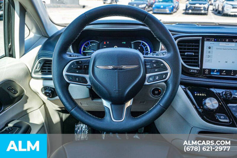 2024 Chrysler Pacifica Plug-In Hybrid Select