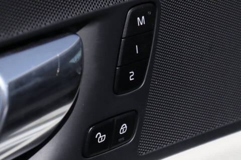 2024 Volvo XC60 B5 Core Dark Theme