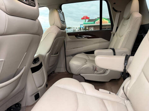 2017 Cadillac Escalade Luxury