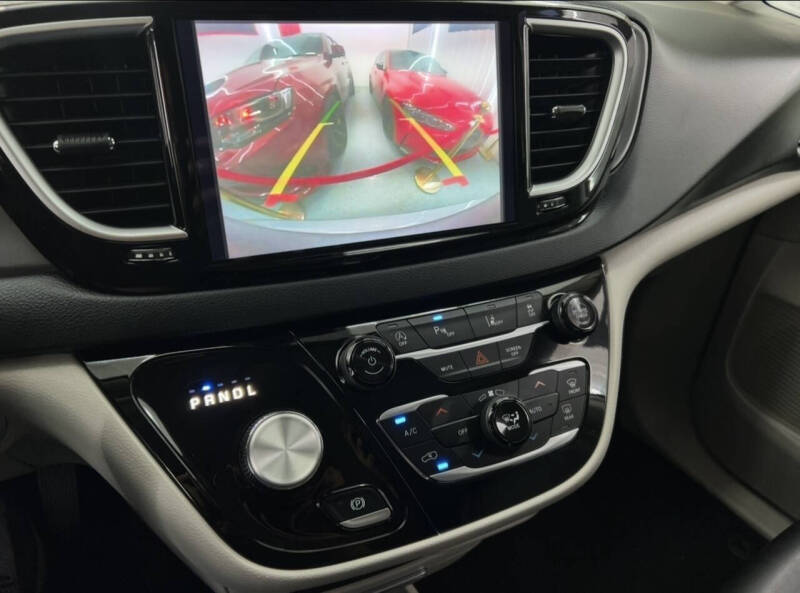 2023 Chrysler Pacifica Touring L