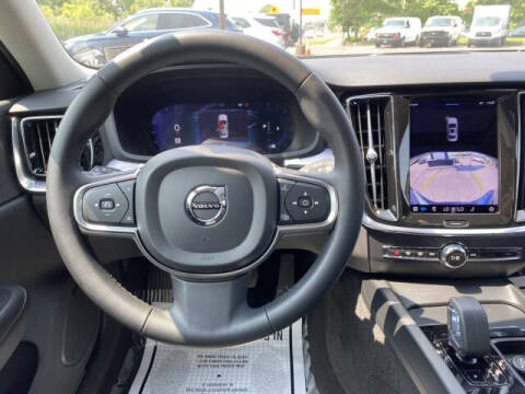 2024 Volvo S60 B5 Core Dark Theme