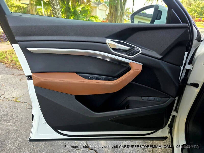 2021 Audi e-tron quattro Premium